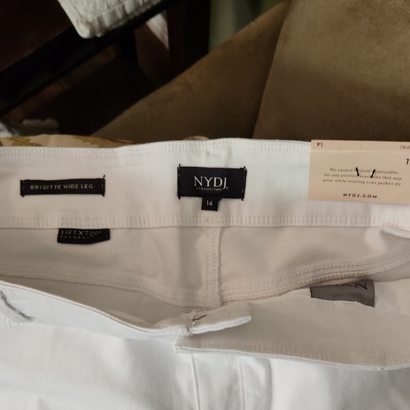 NWT NYDJ Crisp White Cropped Wide Leg  Jeans-Size 14 - Picture 3 of 5
